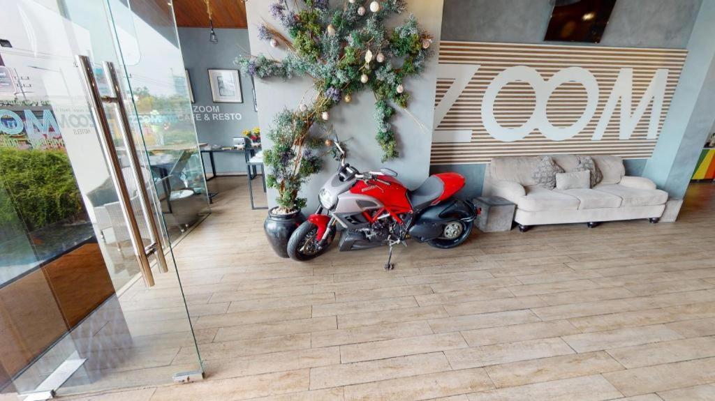 Zoom Dharmahusada Hotel Surabaya Ngoại thất bức ảnh