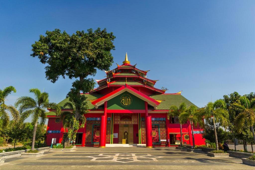 Zoom Dharmahusada Hotel Surabaya Ngoại thất bức ảnh