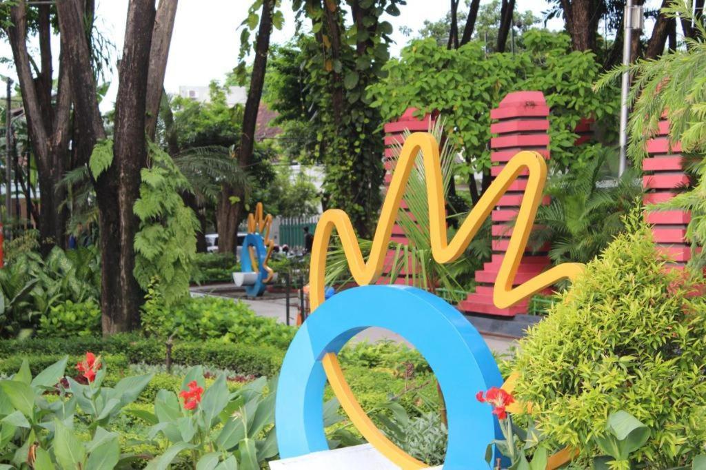 Zoom Dharmahusada Hotel Surabaya Ngoại thất bức ảnh