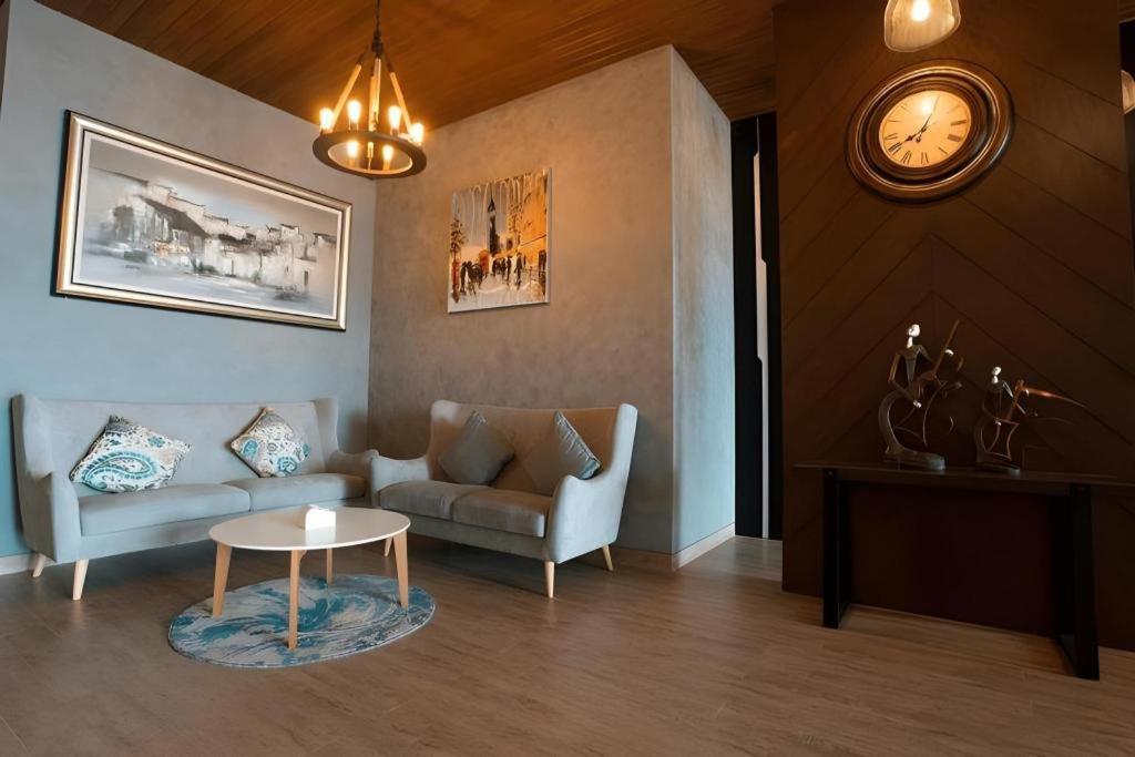 Zoom Dharmahusada Hotel Surabaya Ngoại thất bức ảnh