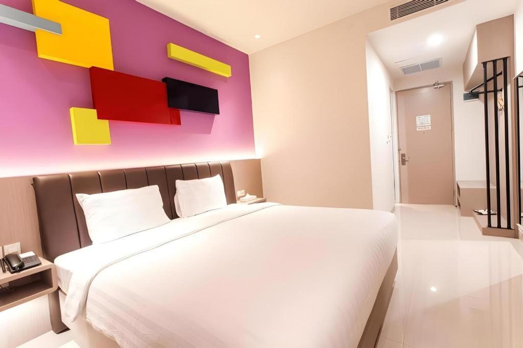 Zoom Dharmahusada Hotel Surabaya Ngoại thất bức ảnh