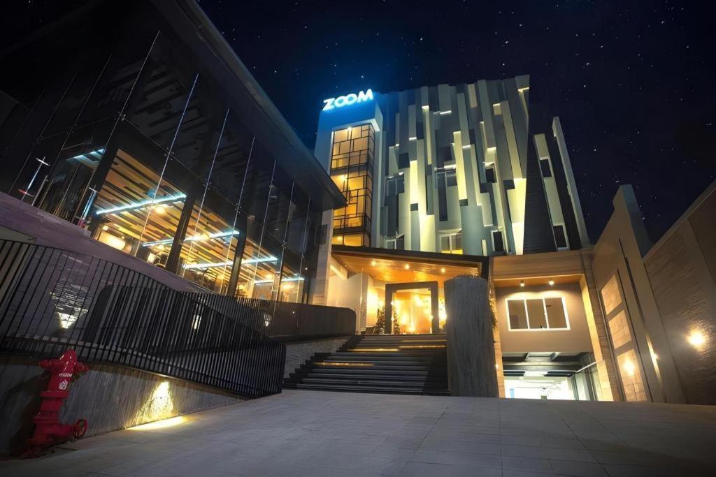 Zoom Dharmahusada Hotel Surabaya Ngoại thất bức ảnh