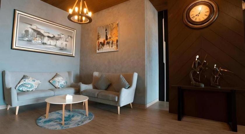 Zoom Dharmahusada Hotel Surabaya Ngoại thất bức ảnh