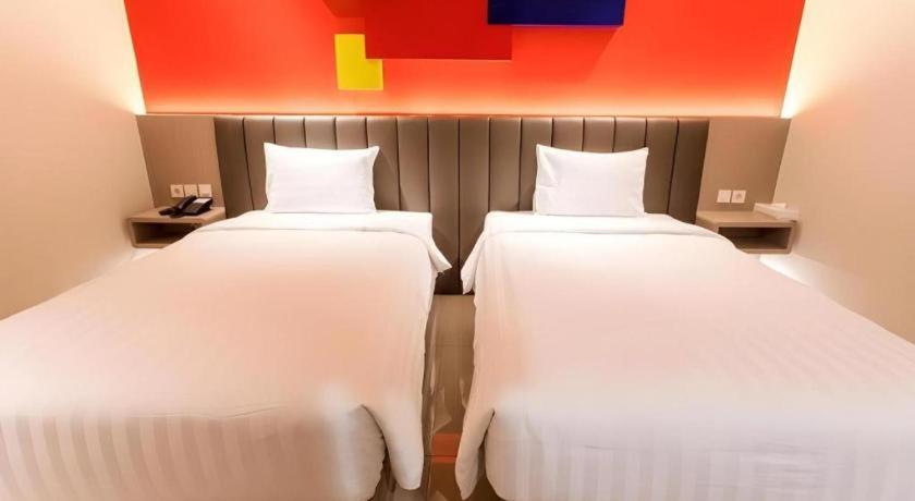 Zoom Dharmahusada Hotel Surabaya Ngoại thất bức ảnh