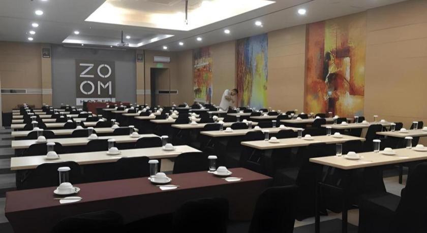 Zoom Dharmahusada Hotel Surabaya Ngoại thất bức ảnh