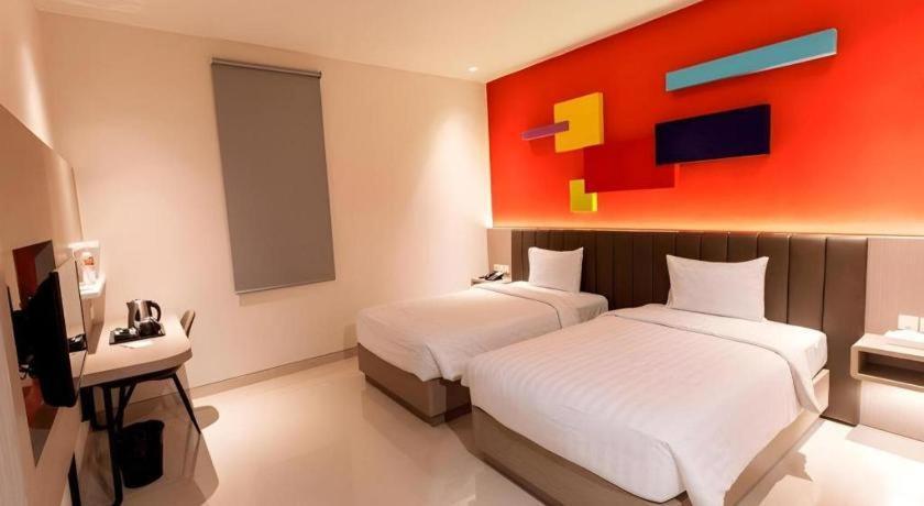 Zoom Dharmahusada Hotel Surabaya Ngoại thất bức ảnh
