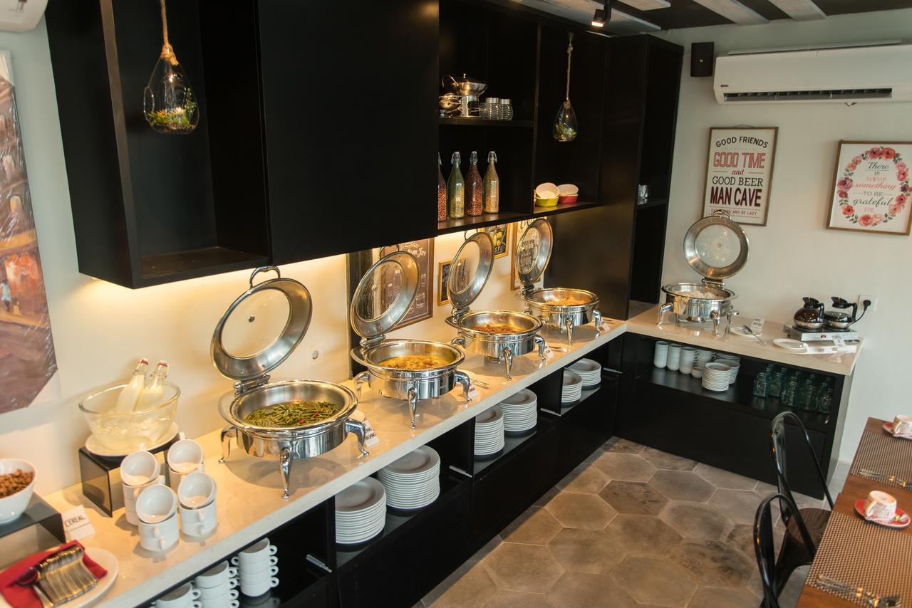 Zoom Dharmahusada Hotel Surabaya Ngoại thất bức ảnh